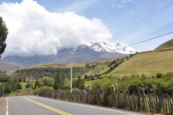 Finalmente, o Chimborazo aparece por detrás das nuvens, na viagem de volta (Equador)